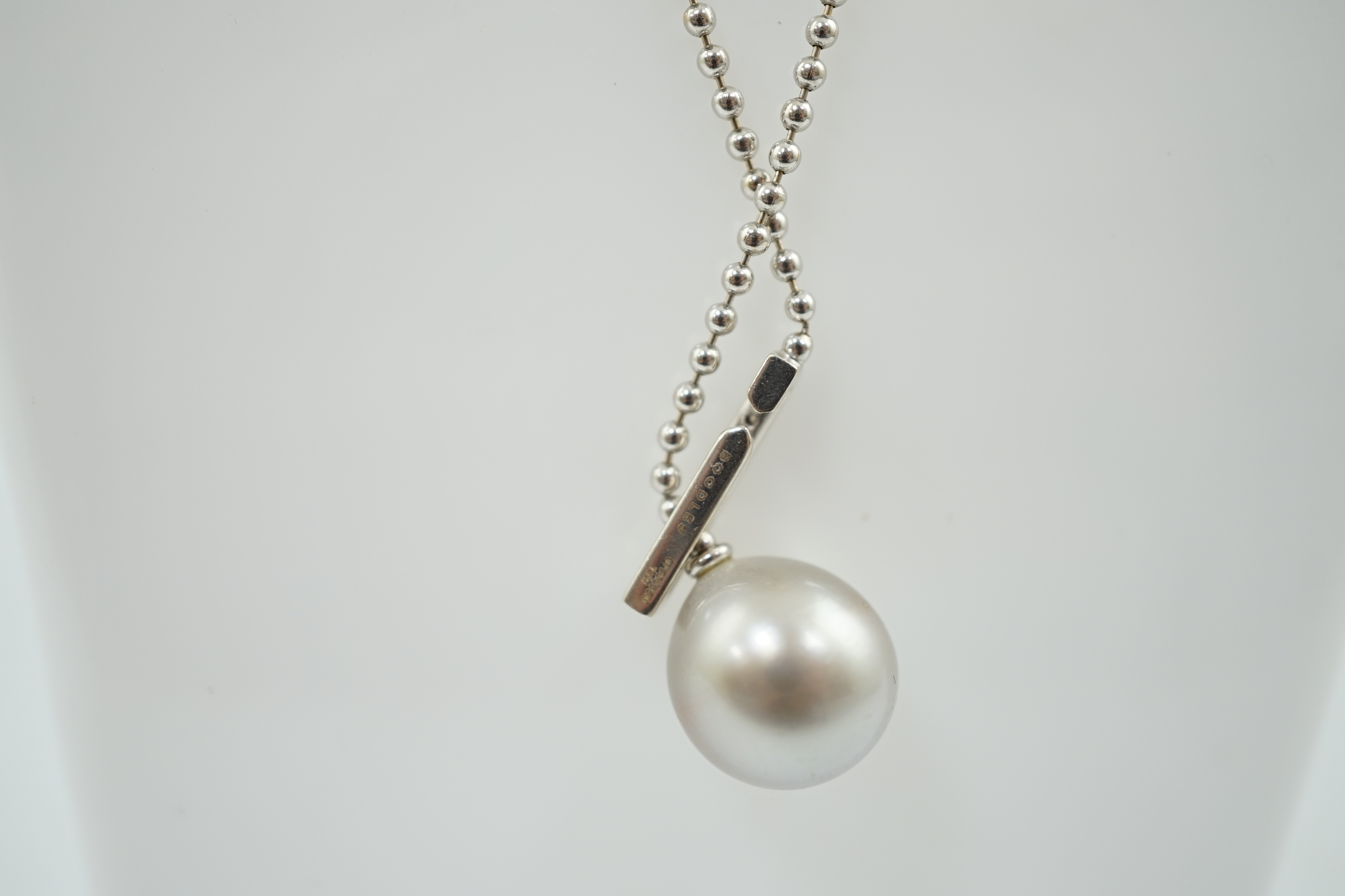 A modern Boodles & Dunthorne 18ct white gold, single stone Tahitian cultured pearl and diamond chip set pendant necklace